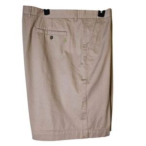 Tailorbyrd mens khaki shorts, NWT, Size 50. #804